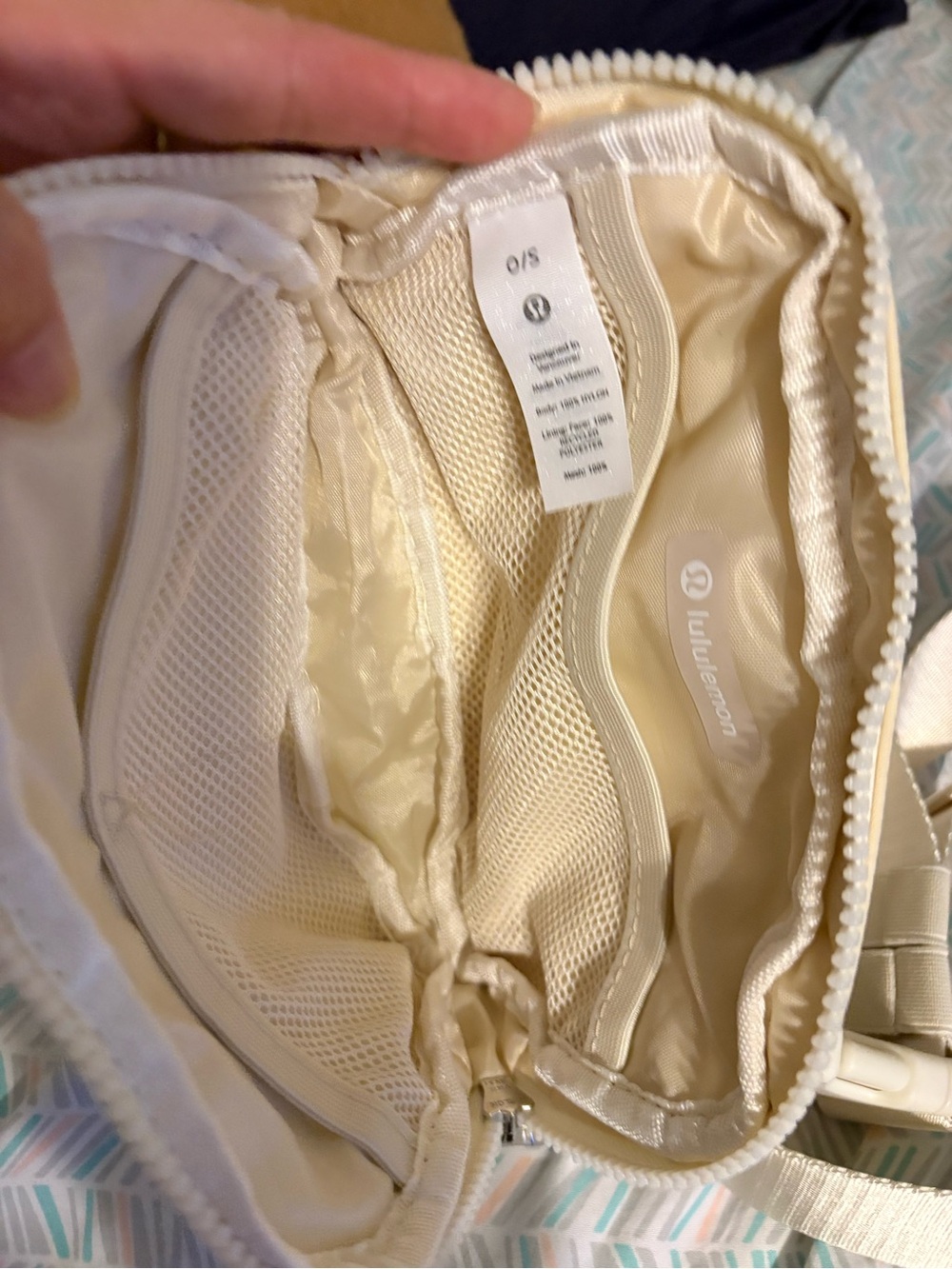 lululemon athletica Cream Belt Bag NWOT - Picture 4 of 6